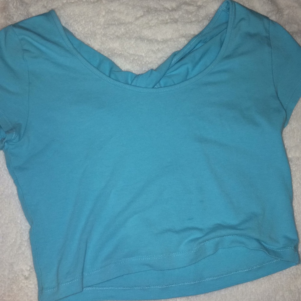 Short sleeved blue crop top